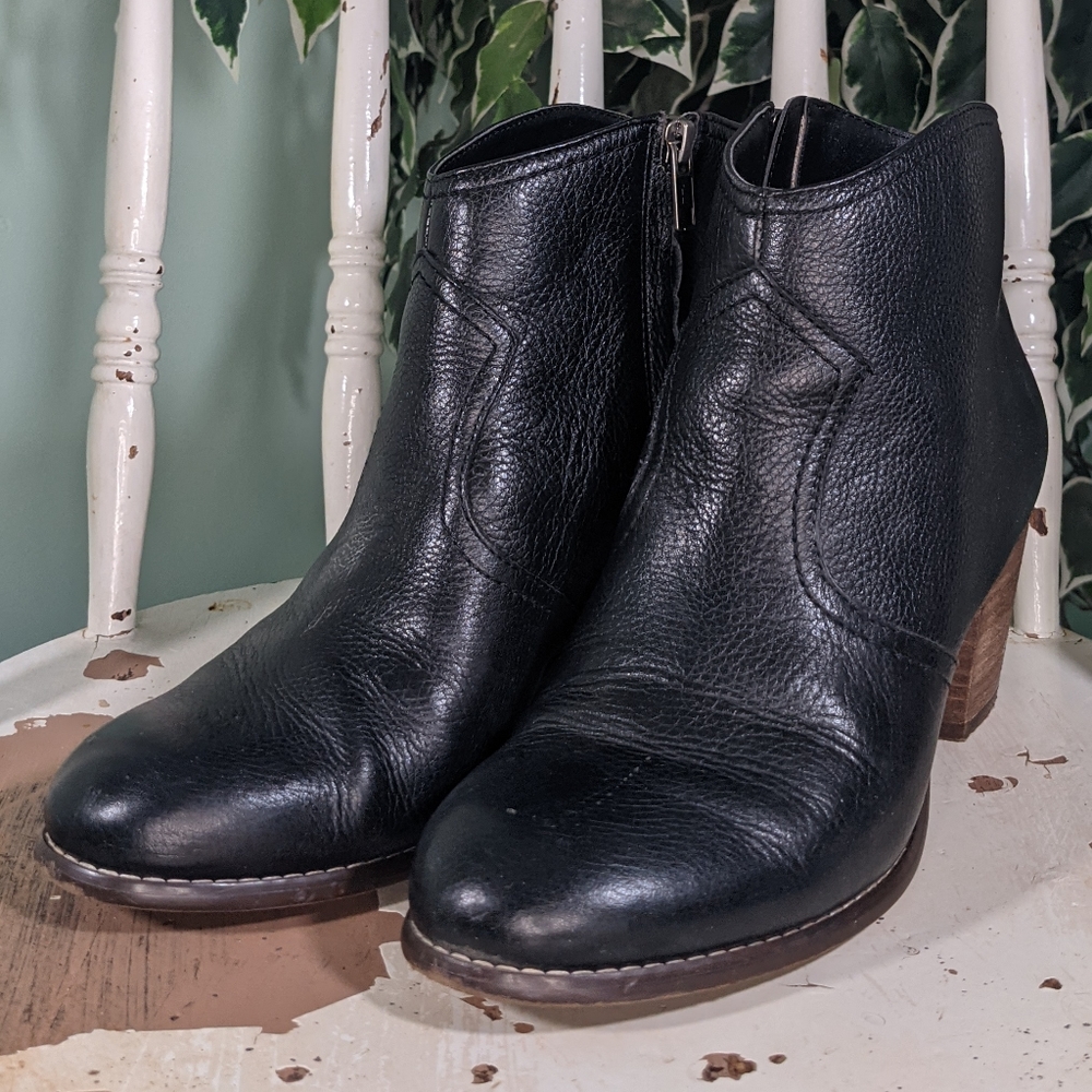 Lands' End Harris Suede Leather Ankle Books